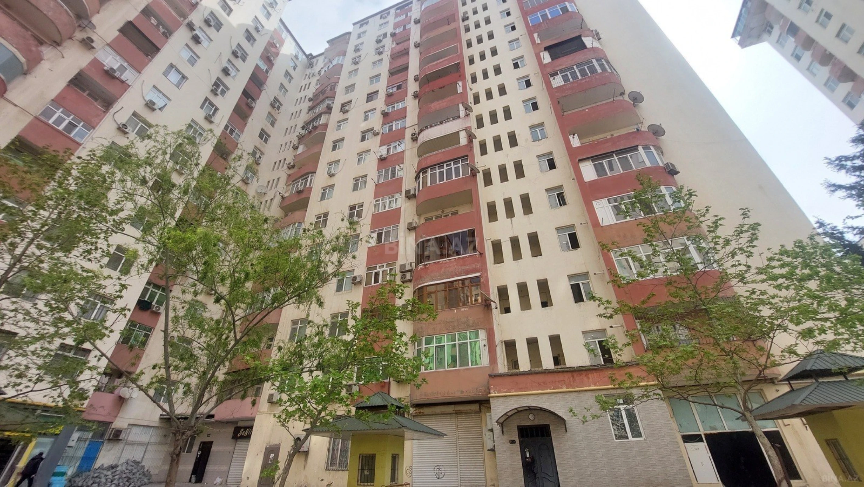 Satılır 3 otaqlı mənzil 82 m²