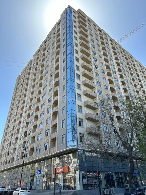 Satılır 3 otaqlı mənzil 130 m²