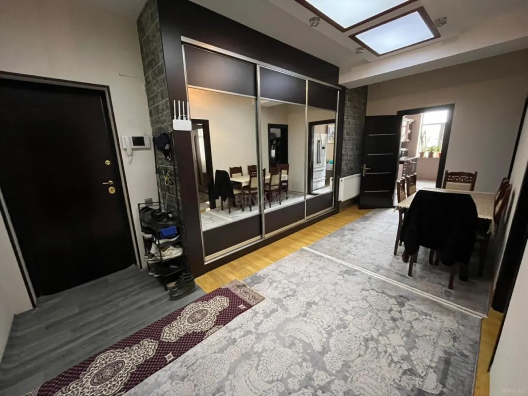 Satılır 3 otaqlı mənzil 111 m²