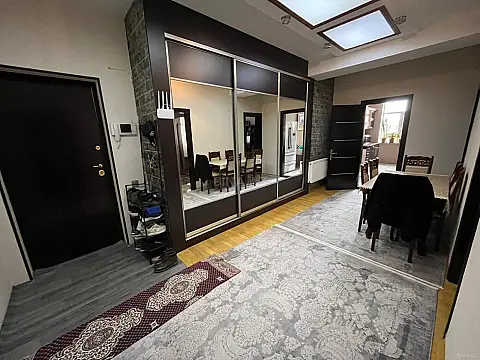 Satılır 3 otaqlı mənzil 111 m²