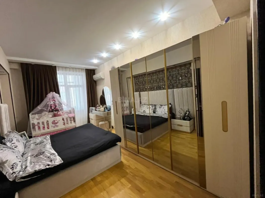 Satılır 3 otaqlı mənzil 111 m²