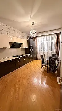 Kirayə verilir 2 otaqlı mənzil 90 m²