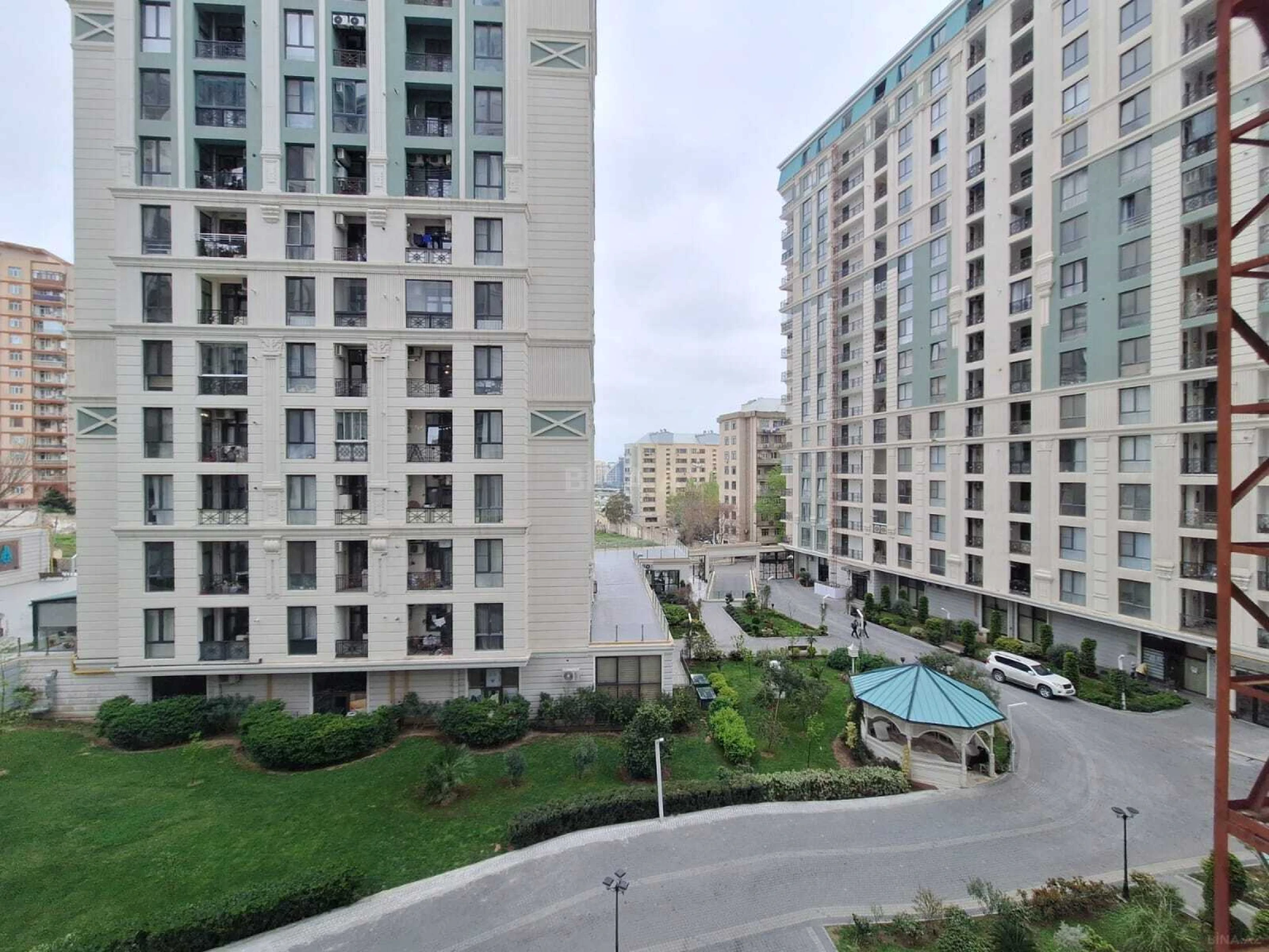 Satılır 2 otaqlı mənzil 145 m²