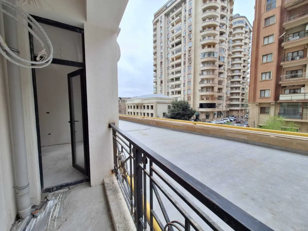 Satılır 2 otaqlı mənzil 145 m²