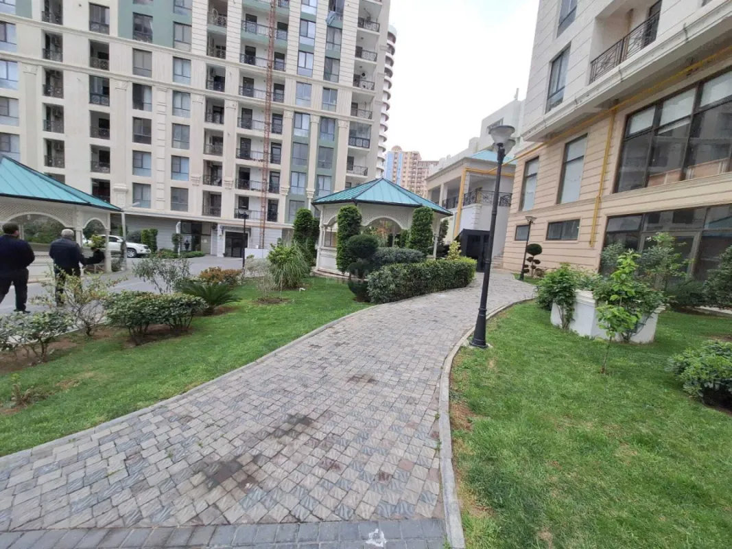 Satılır 2 otaqlı mənzil 145 m²