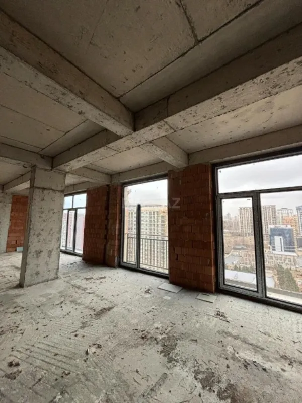 Satılır 4 otaqlı mənzil 150 m²