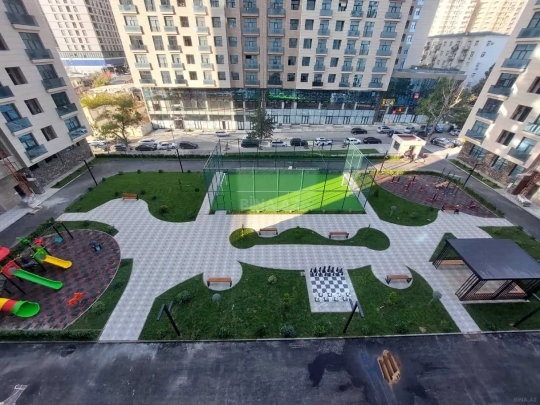 Satılır 4 otaqlı mənzil 150 m²