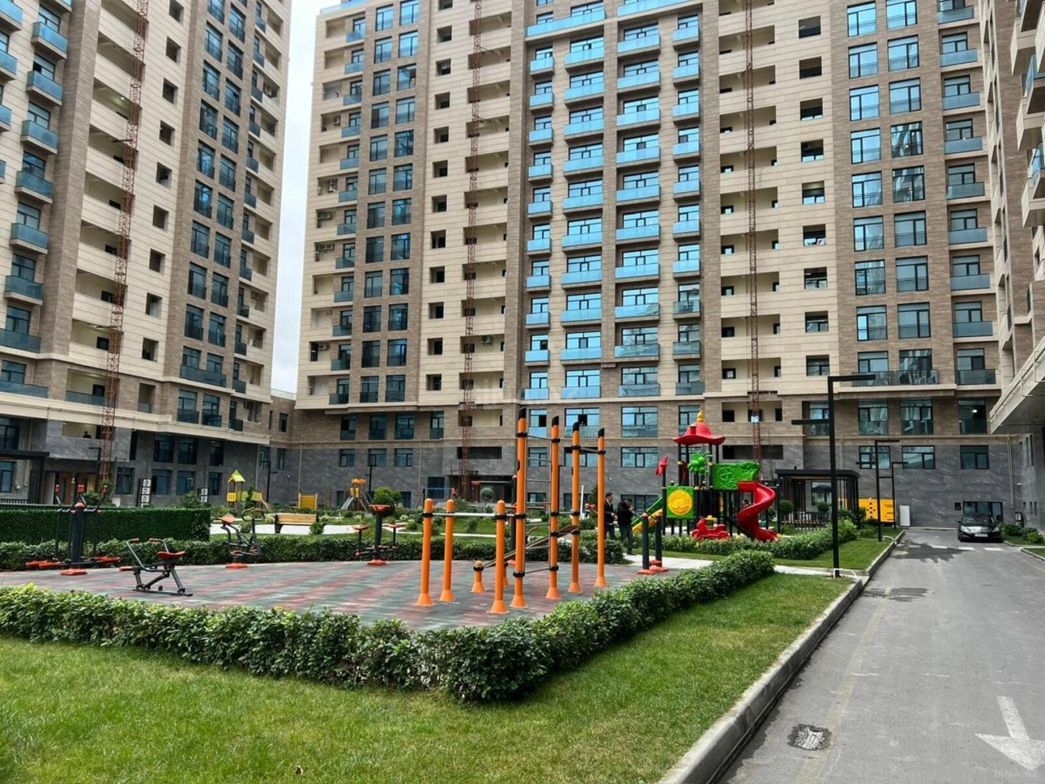 Satılır 4 otaqlı mənzil 150 m²