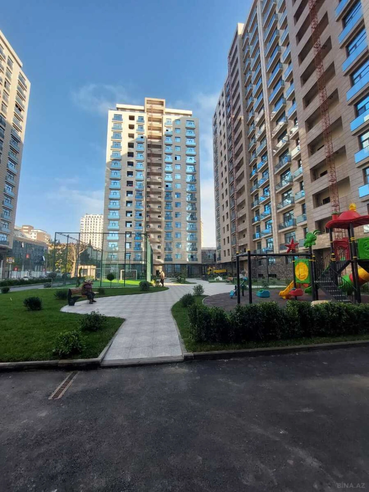 Satılır 4 otaqlı mənzil 150 m²