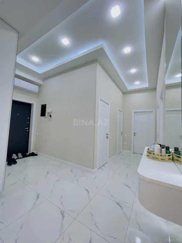 Satılır 4 otaqlı mənzil 130 m²