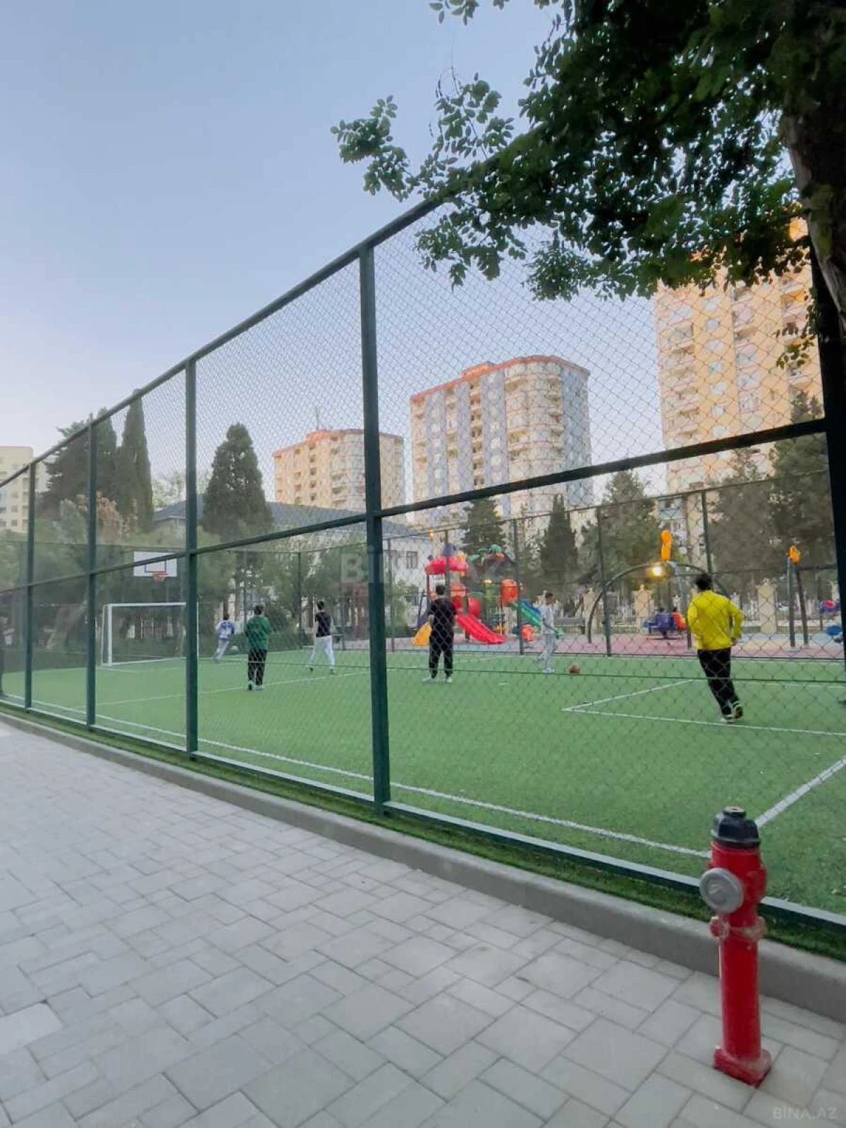 Satılır 4 otaqlı mənzil 130 m²