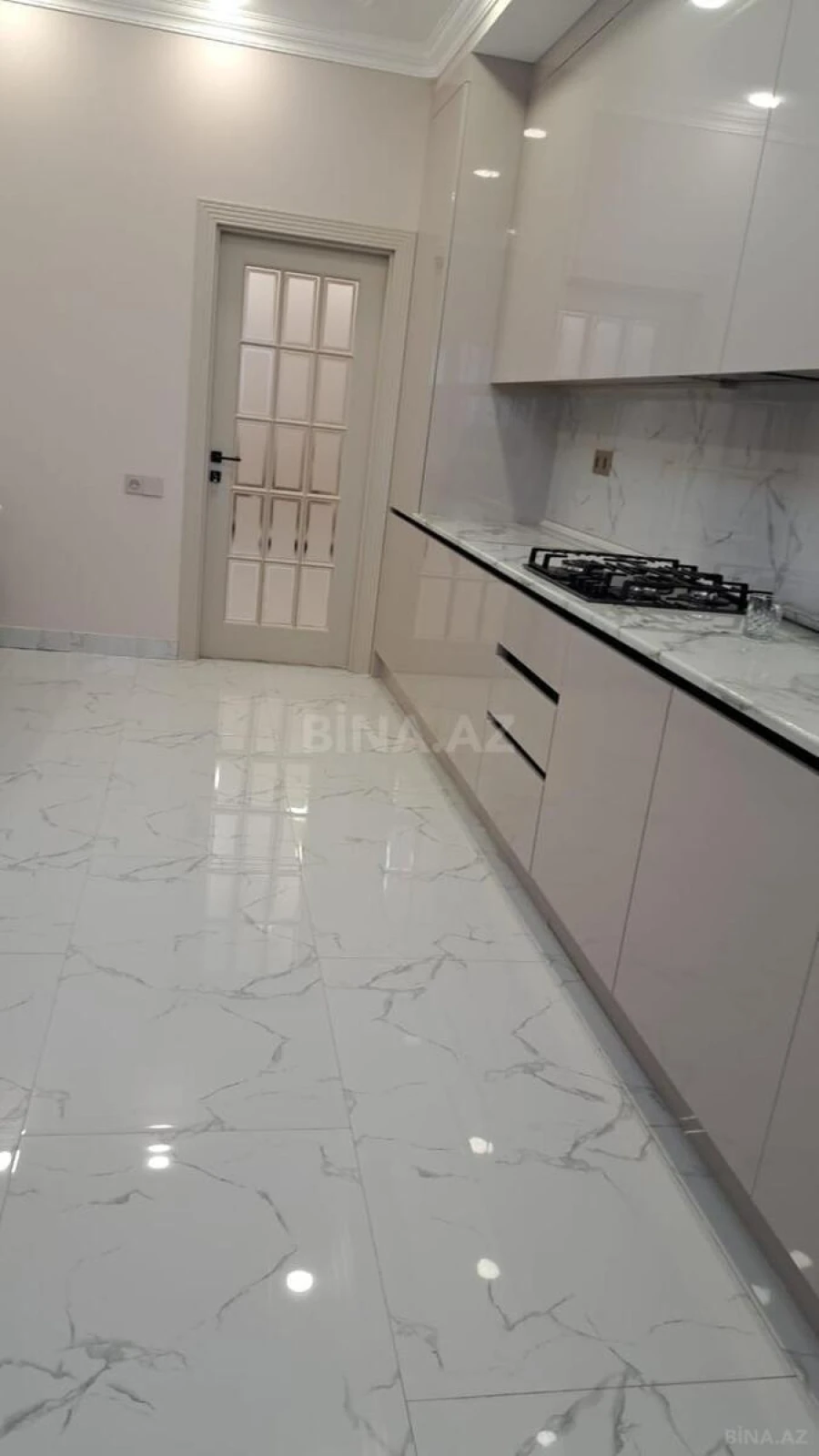 Kirayə verilir 3 otaqlı mənzil 130 m²