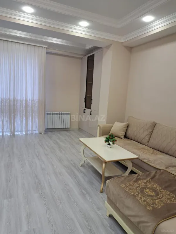 Kirayə verilir 3 otaqlı mənzil 130 m²