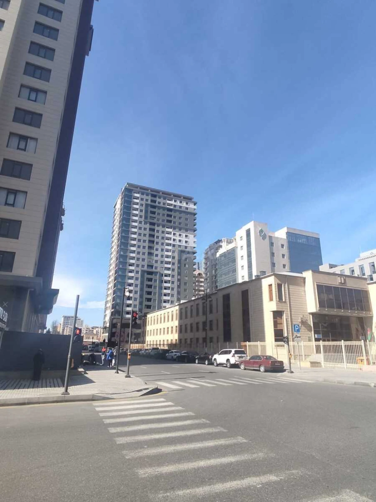 Satılır 4 otaqlı mənzil 185 m²