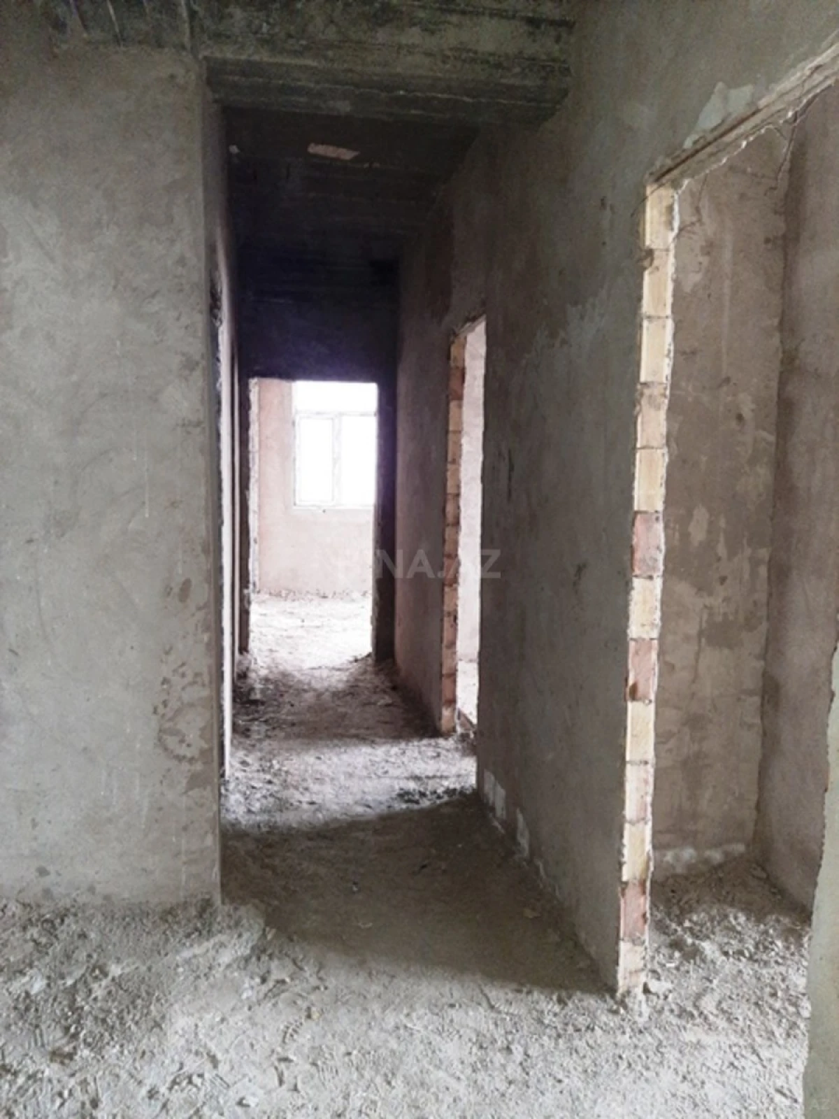 Satılır 4 otaqlı mənzil 185 m²