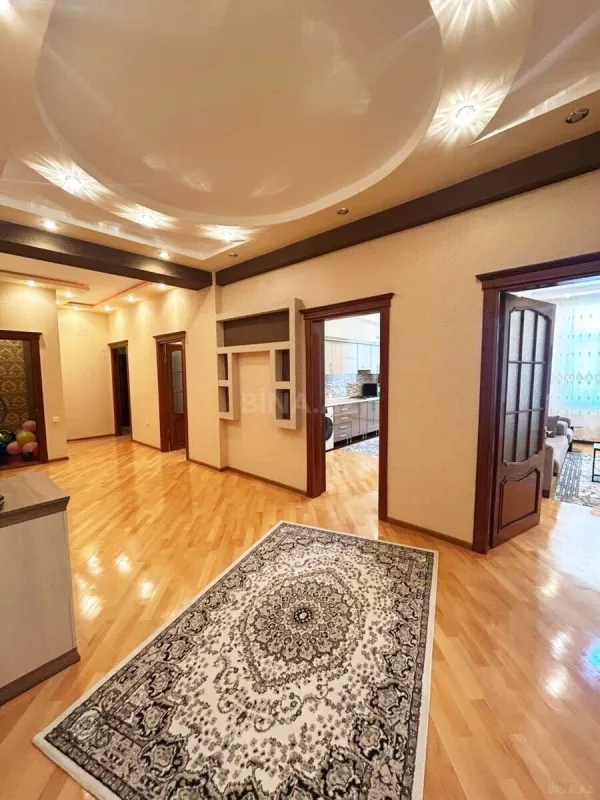 Kirayə verilir 3 otaqlı mənzil 116 m²