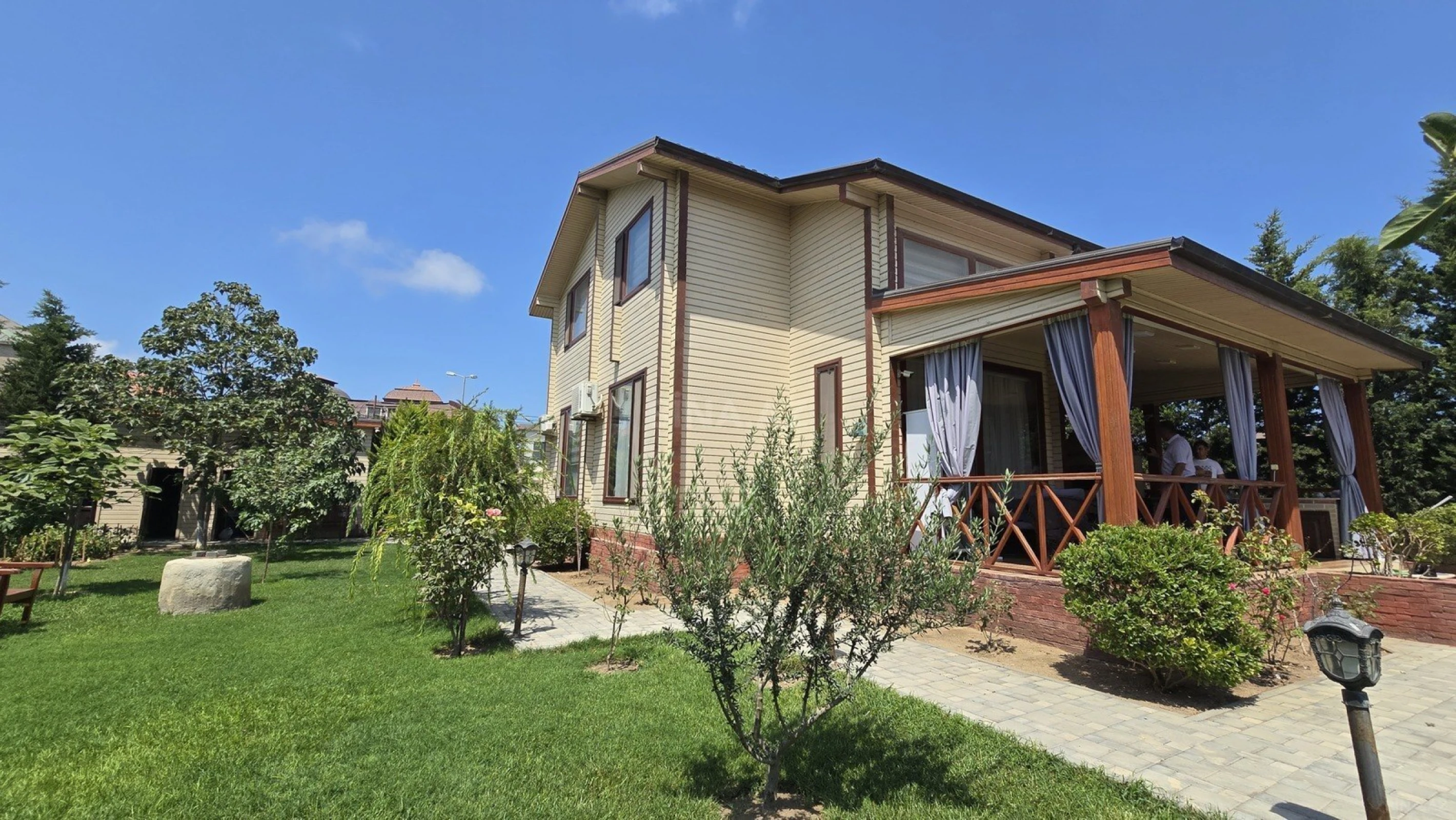 Kirayə verilir 4 otaqlı həyət evi 208 m²