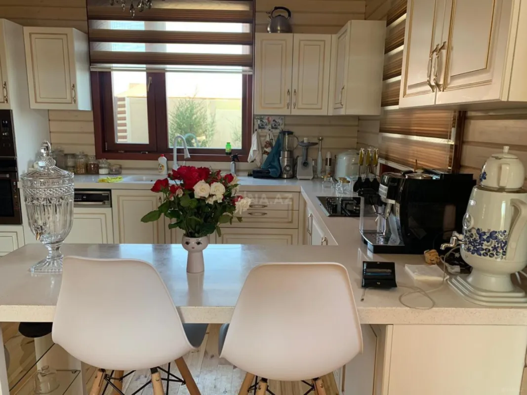 Kirayə verilir 4 otaqlı həyət evi 208 m²