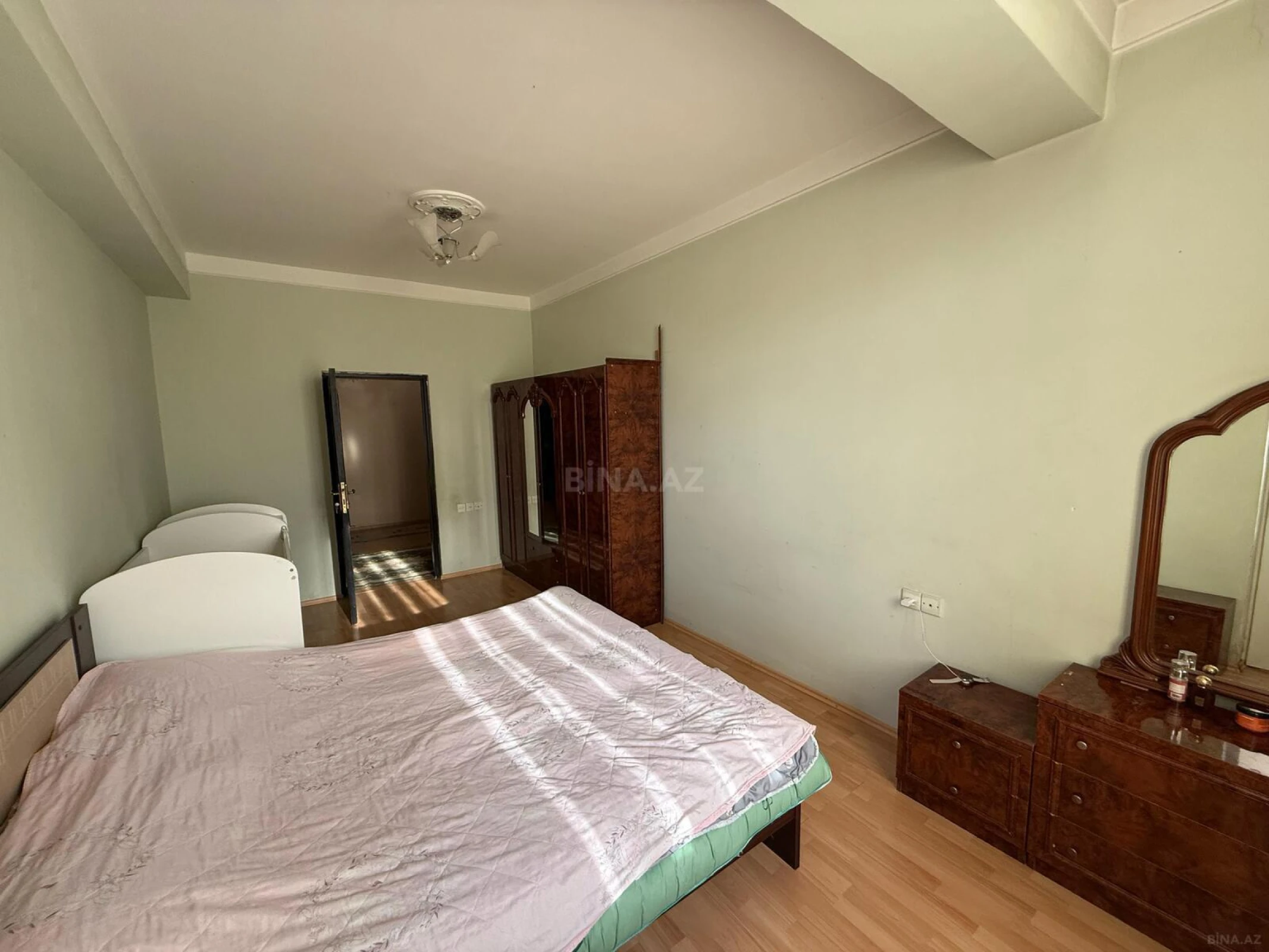 Satılır 2 otaqlı mənzil 91 m²