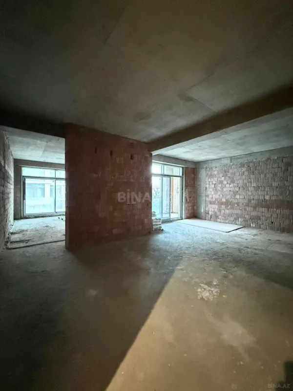 Satılır 2 otaqlı mənzil 102 m²