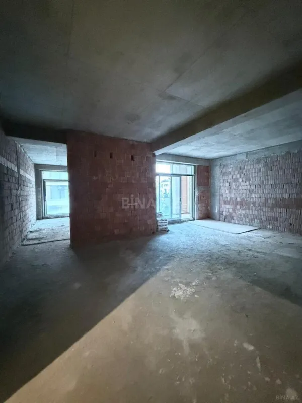 Satılır 2 otaqlı mənzil 102 m²