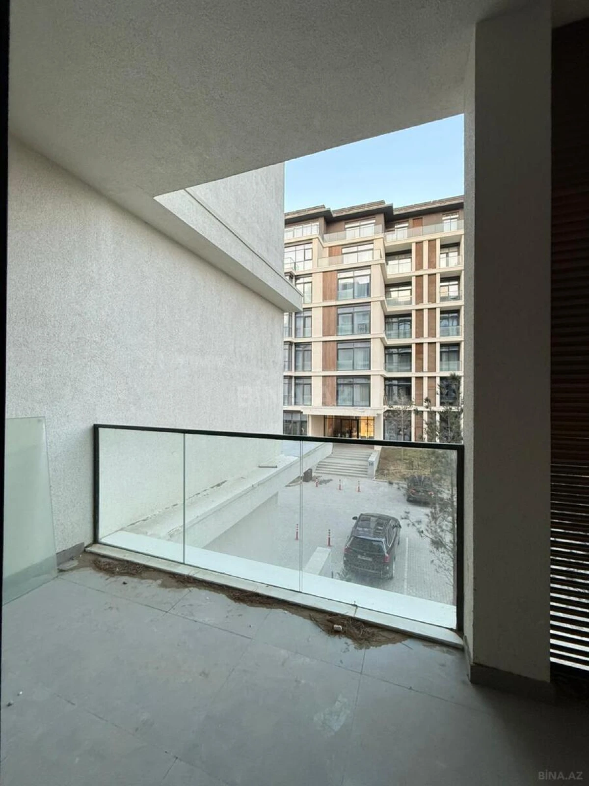 Satılır 2 otaqlı mənzil 102 m²