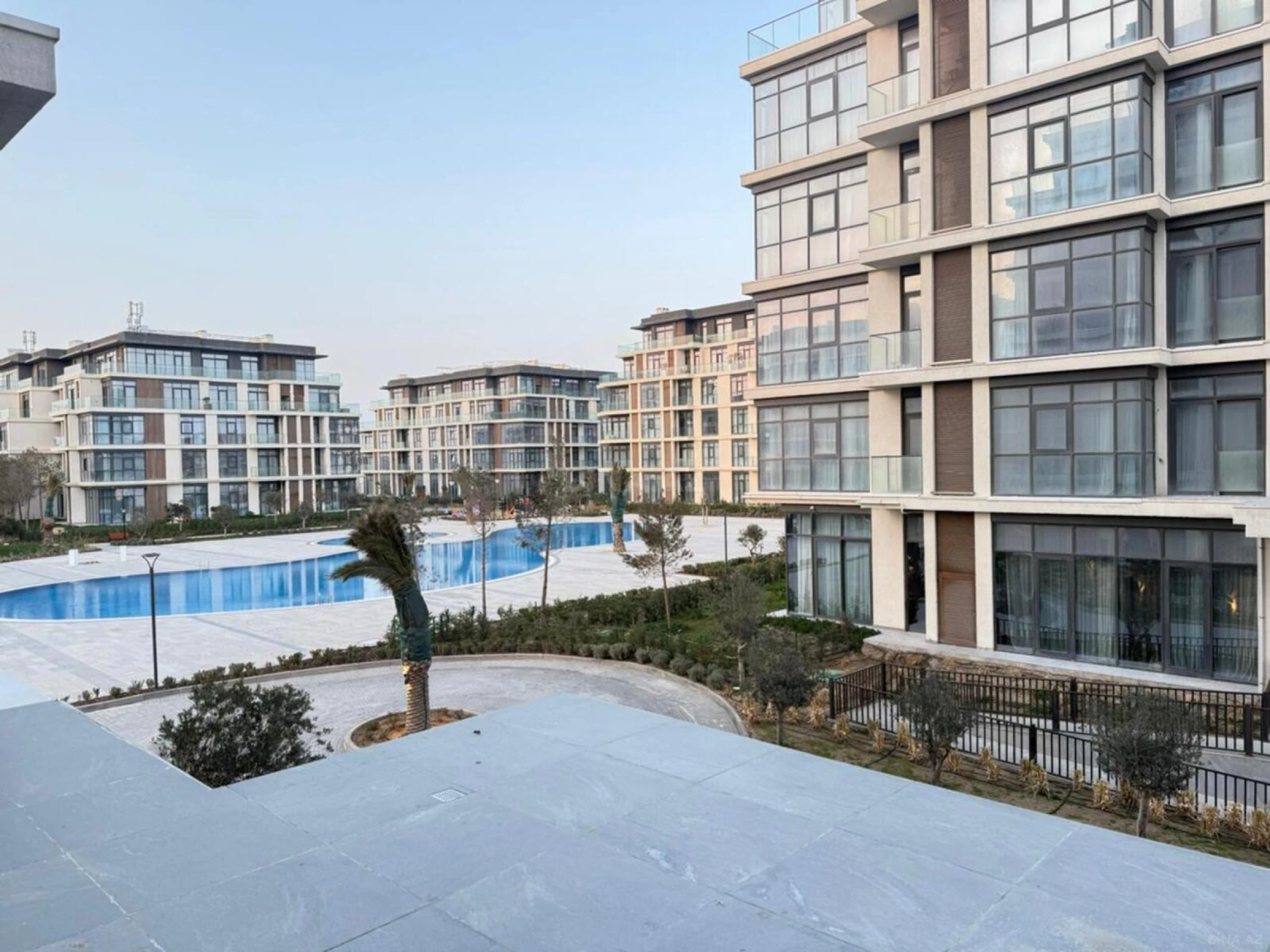 Satılır 2 otaqlı mənzil 102 m²
