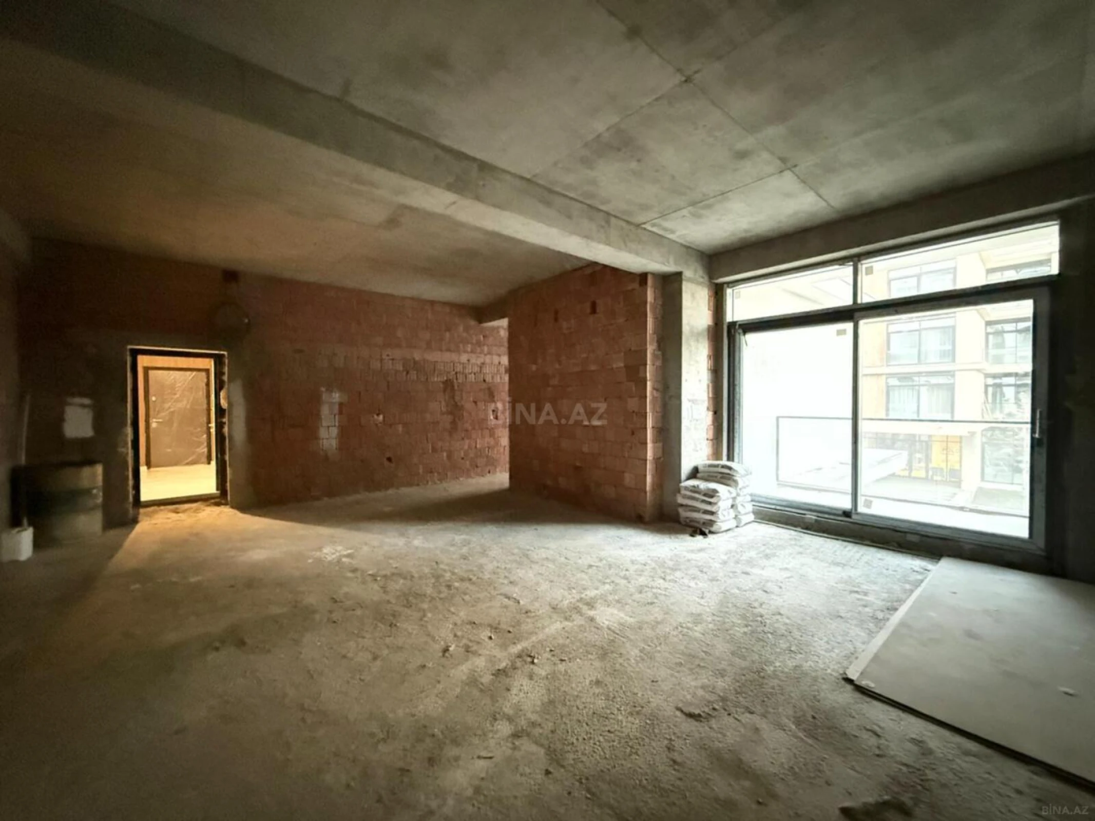 Satılır 2 otaqlı mənzil 102 m²