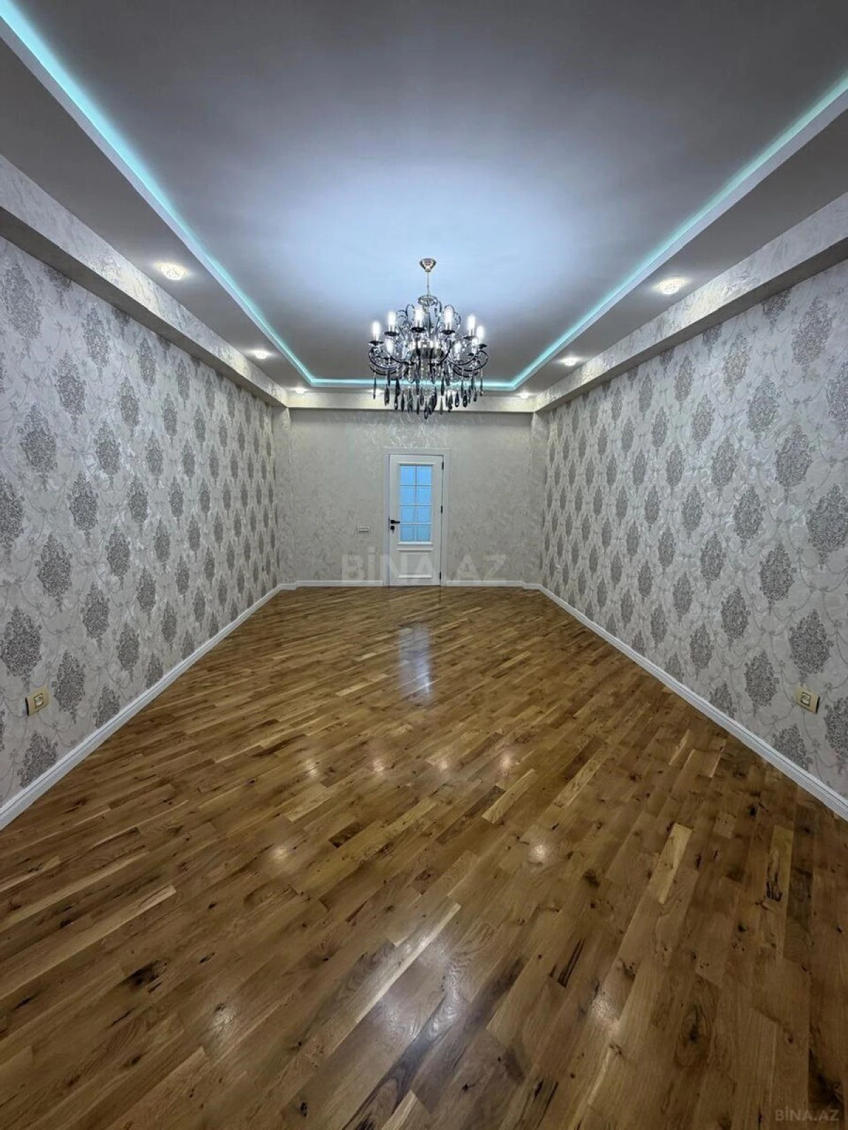 Satılır 4 otaqlı mənzil 132 m²