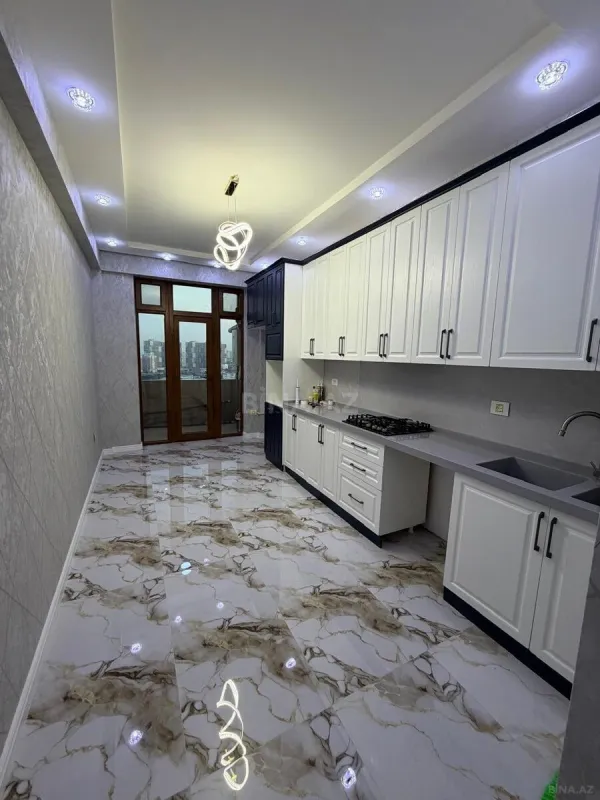 Satılır 4 otaqlı mənzil 132 m²