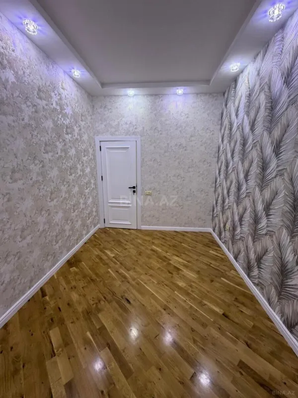 Satılır 4 otaqlı mənzil 132 m²
