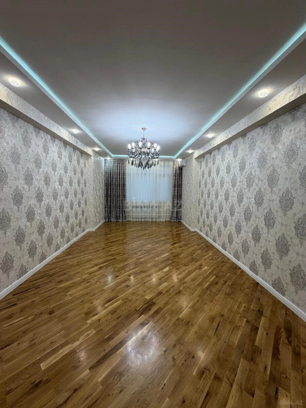 Satılır 4 otaqlı mənzil 132 m²