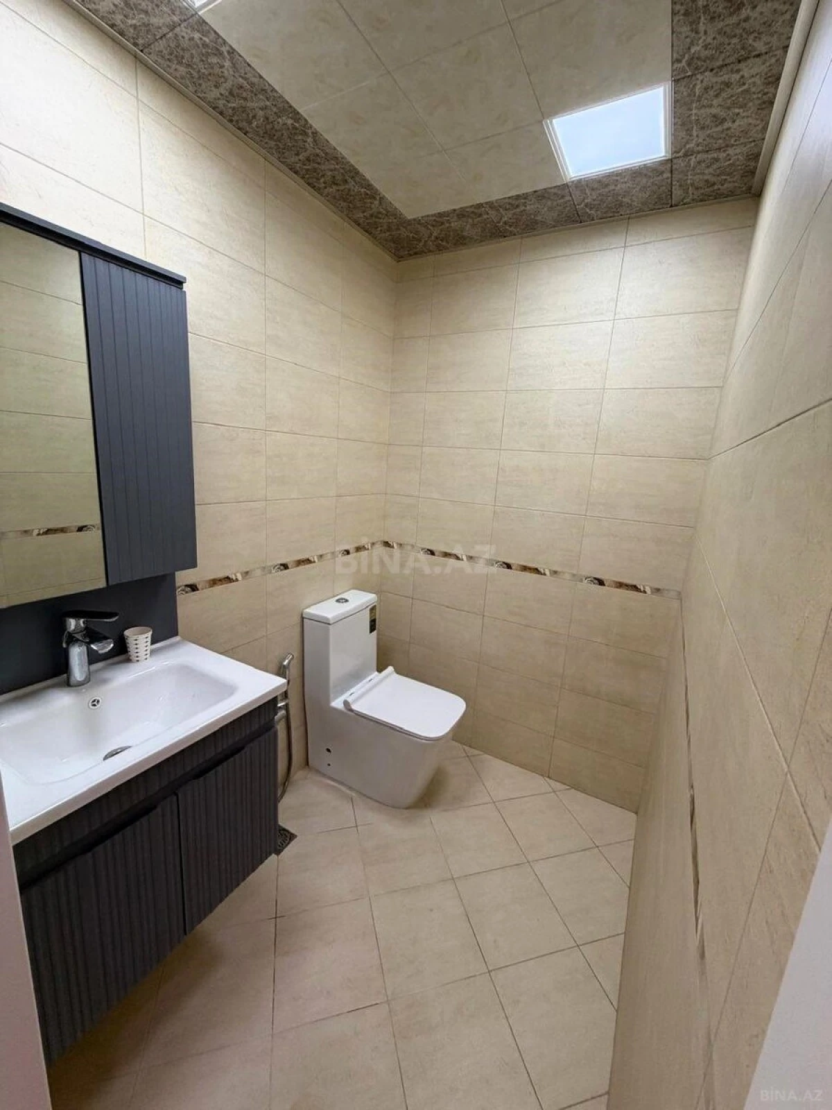 Satılır 4 otaqlı mənzil 132 m²