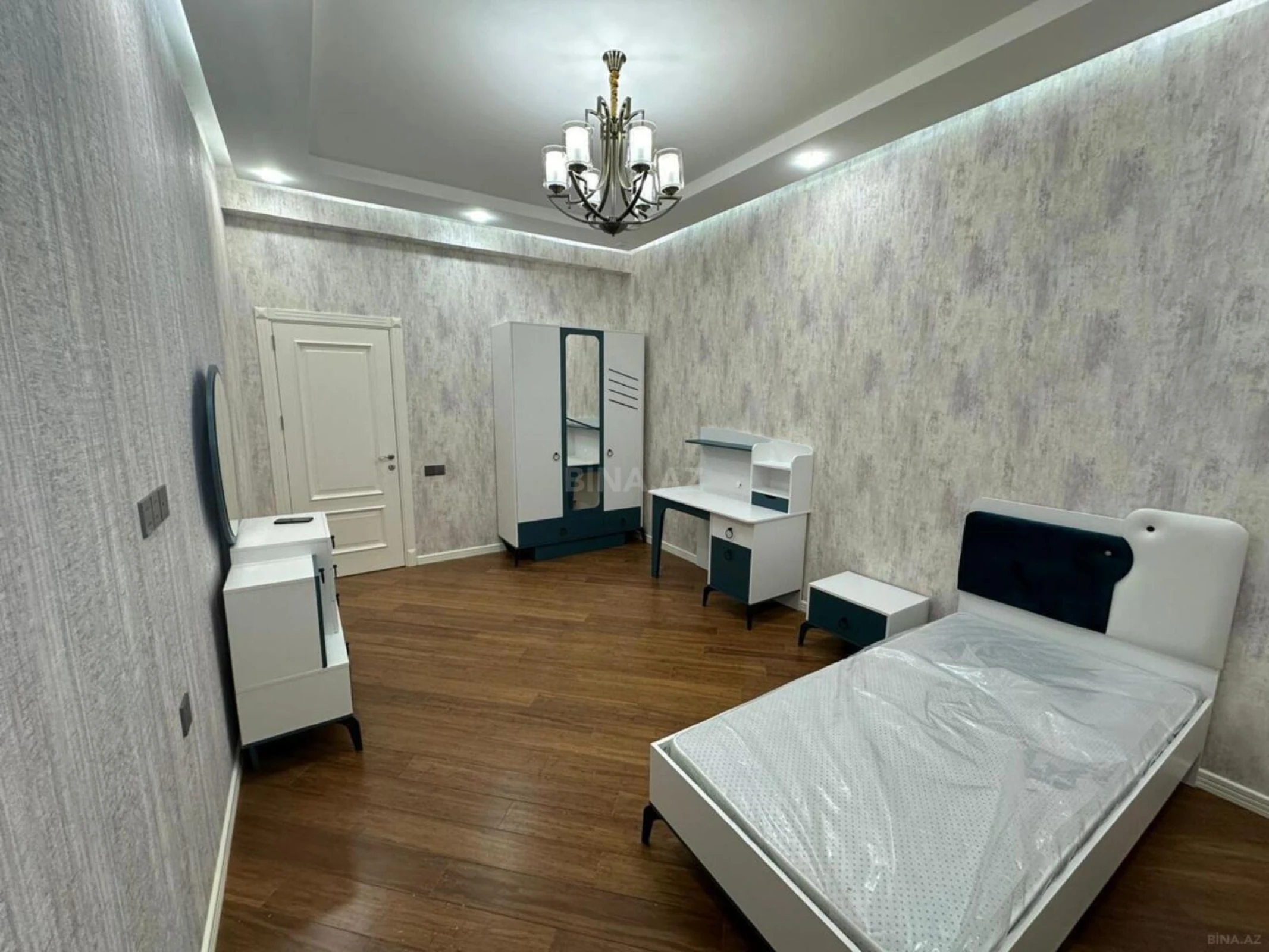 Kirayə verilir 4 otaqlı mənzil 177 m²