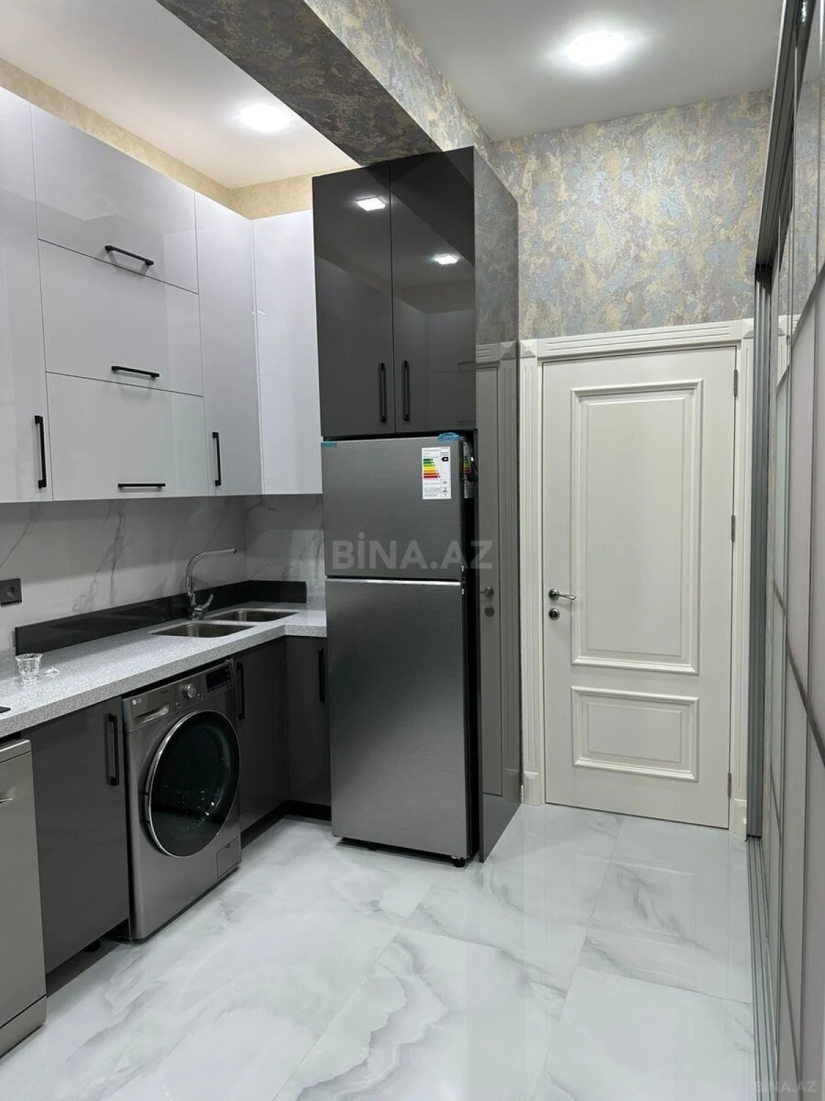 Kirayə verilir 4 otaqlı mənzil 177 m²