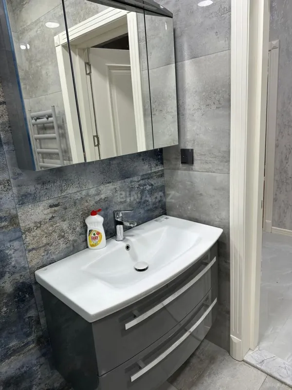 Kirayə verilir 4 otaqlı mənzil 177 m²