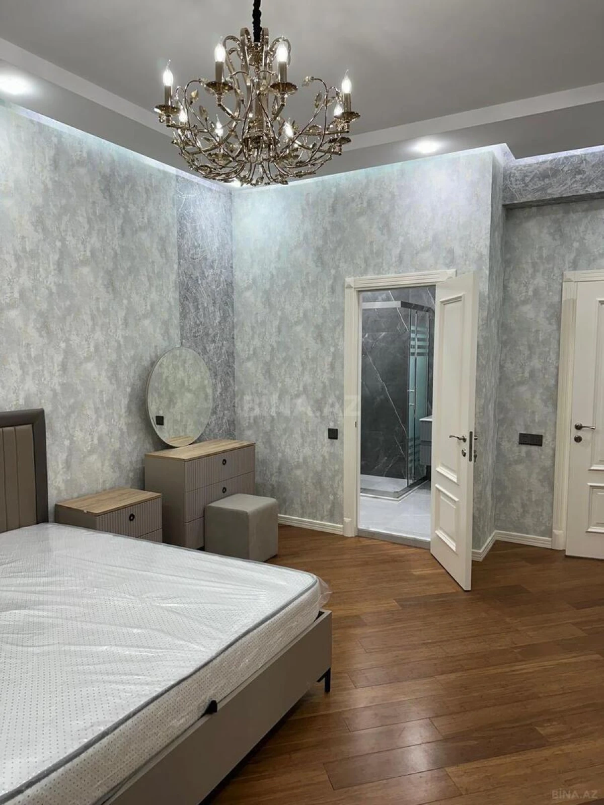 Kirayə verilir 4 otaqlı mənzil 177 m²