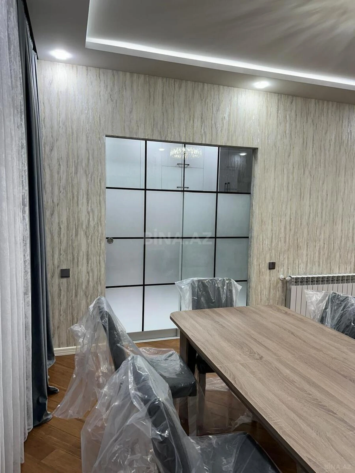 Kirayə verilir 4 otaqlı mənzil 177 m²