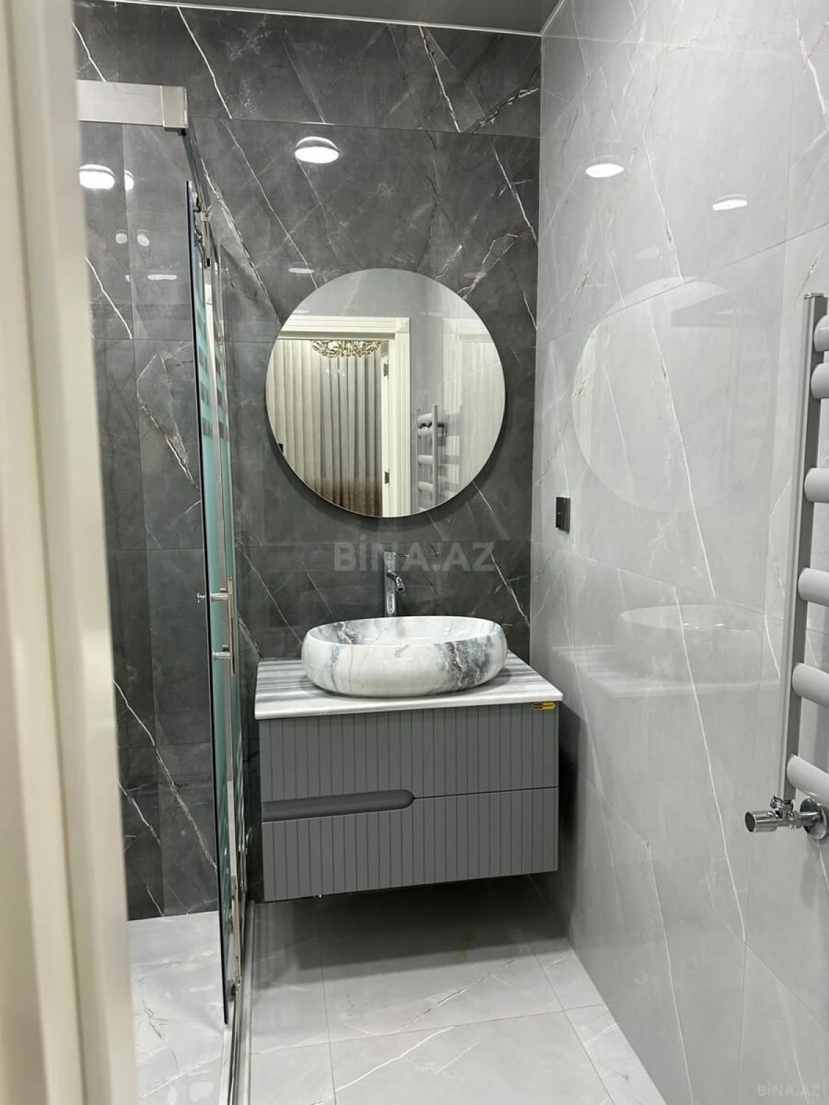 Kirayə verilir 4 otaqlı mənzil 177 m²