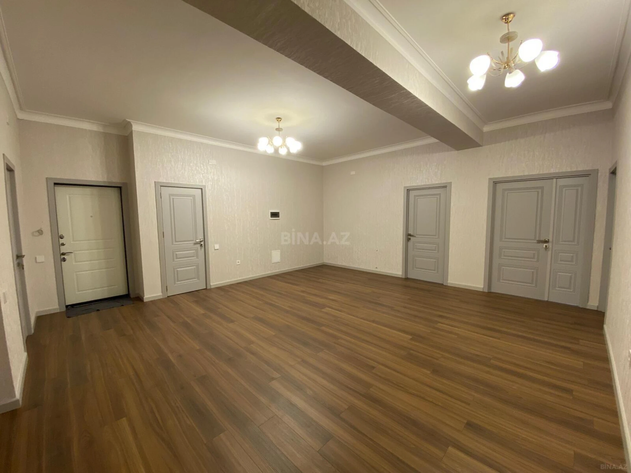 Satılır 4 otaqlı mənzil 178 m²