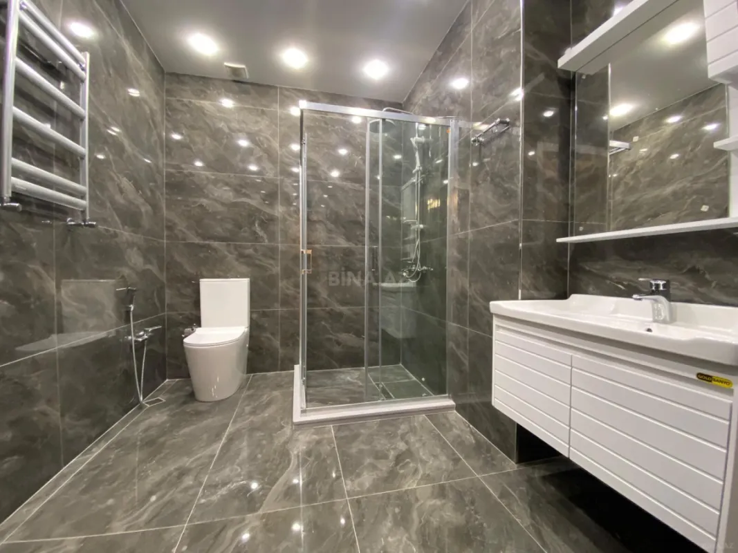 Satılır 4 otaqlı mənzil 178 m²