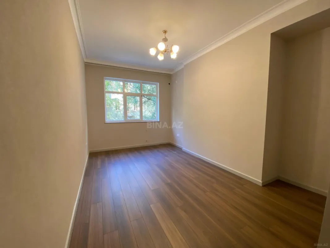 Satılır 4 otaqlı mənzil 178 m²