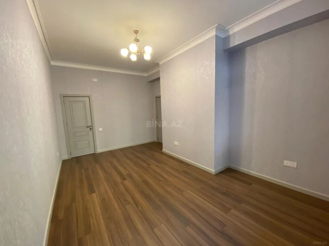 Satılır 4 otaqlı mənzil 178 m²