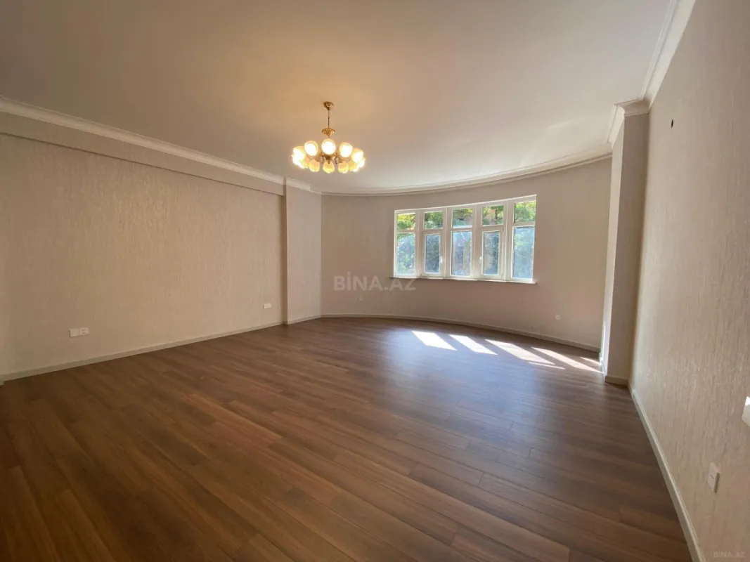 Satılır 4 otaqlı mənzil 178 m²