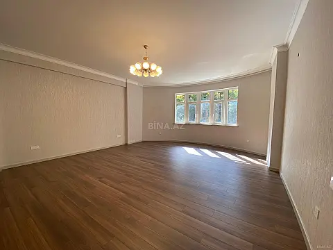 Satılır 4 otaqlı mənzil 178 m²