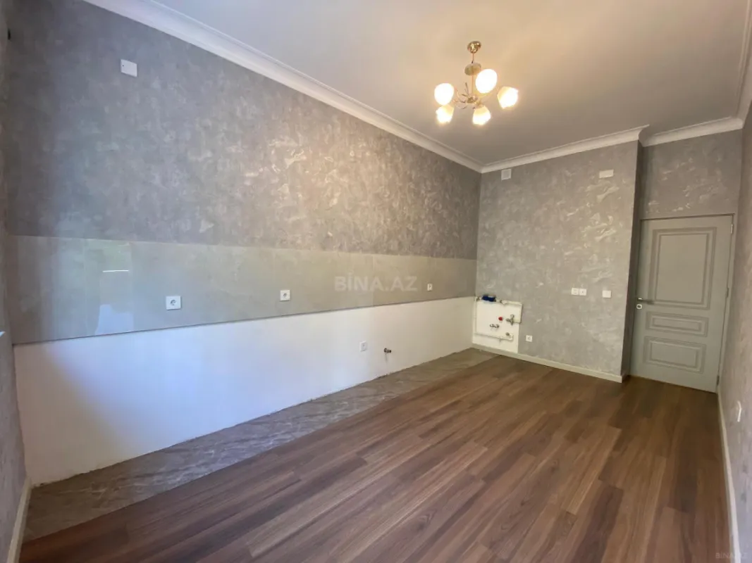 Satılır 4 otaqlı mənzil 178 m²