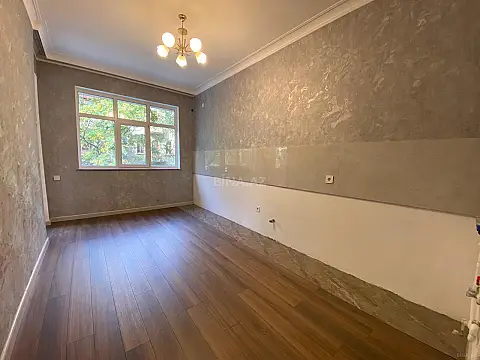 Satılır 4 otaqlı mənzil 178 m²