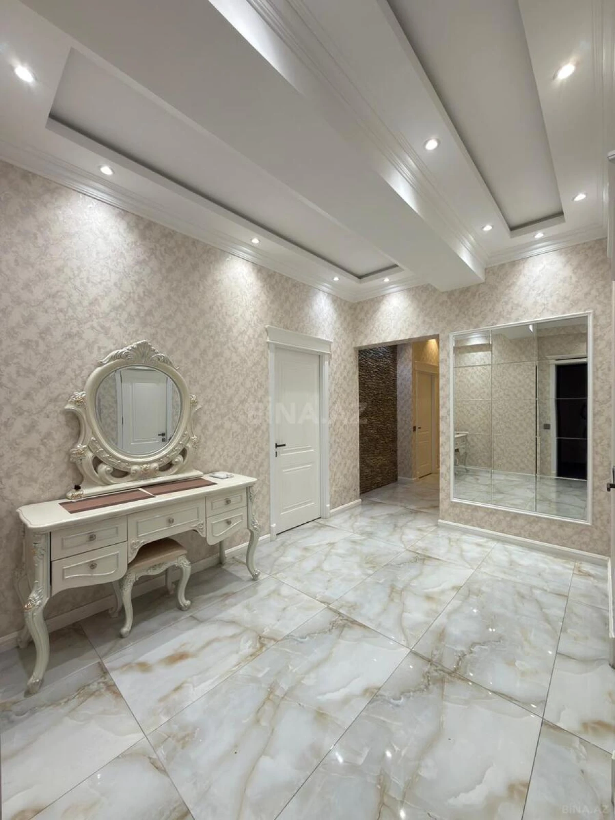 Satılır 3 otaqlı mənzil 120 m²