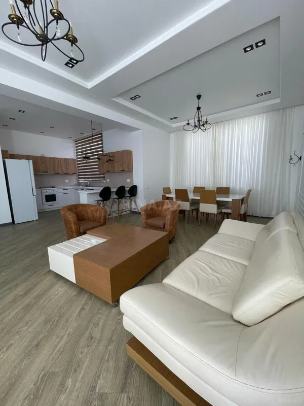 Satılır 4 otaqlı həyət evi 200 m²