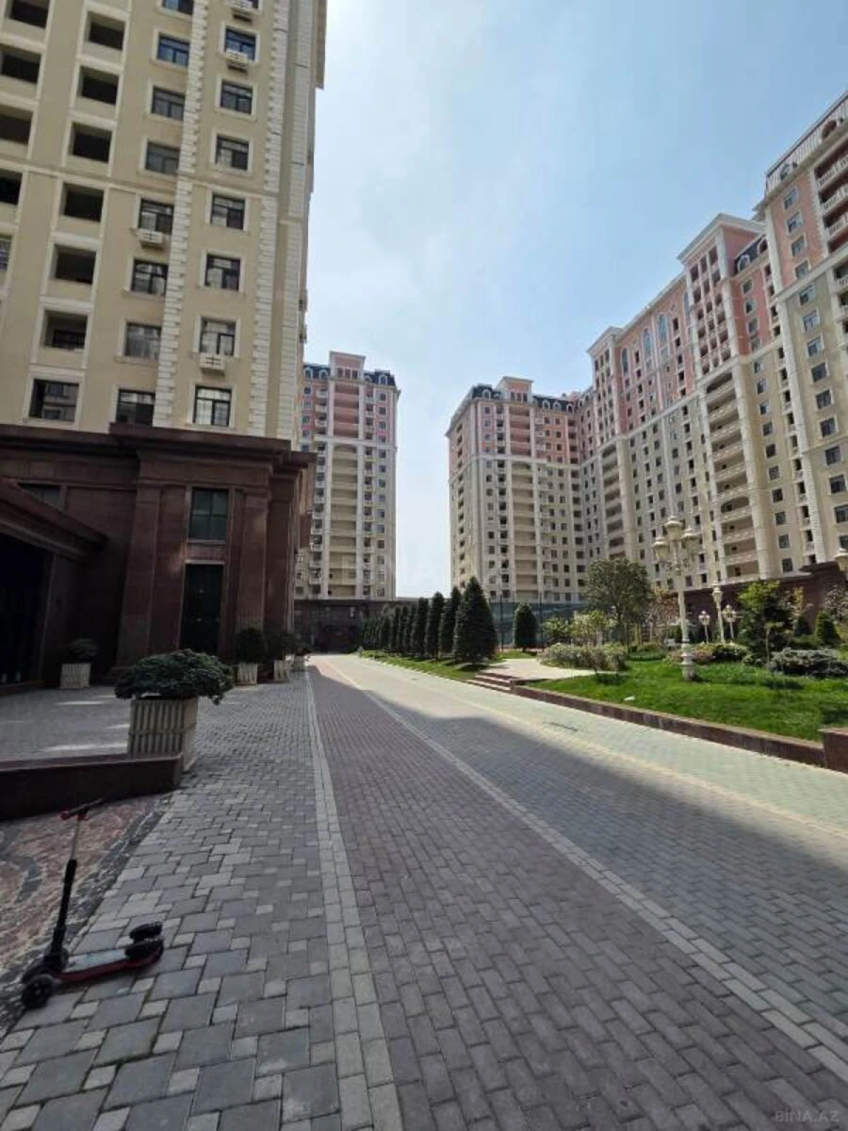 Satılır 4 otaqlı mənzil 165 m²